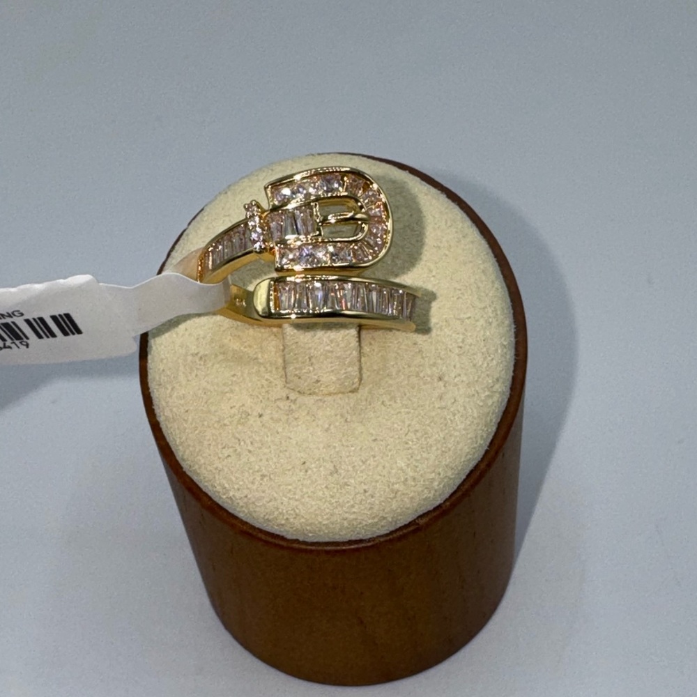 14kt Baguette Buckle Ring - Picture 4 of 10